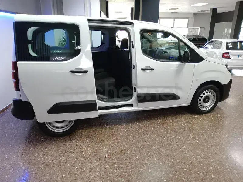 Usado Citroën Berlingo 102 CV (75 kW) 2024 Blanco Monovolumen