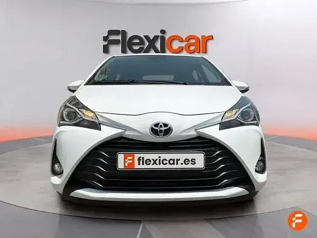 Usado Toyota Yaris Active 69 CV (50 kW) 2019 Blanco Berlina