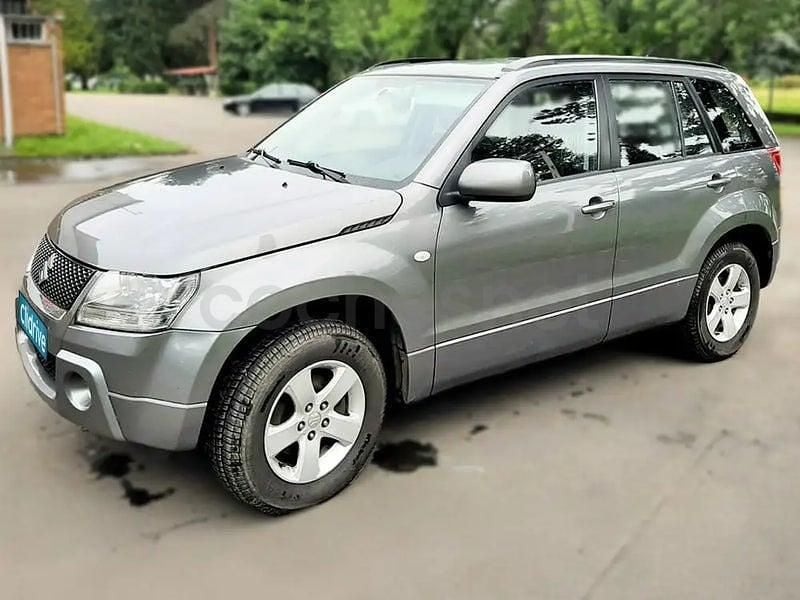Usado Suzuki Grand Vitara 140 CV (102 kW) 2008 Gris / plata SUV
