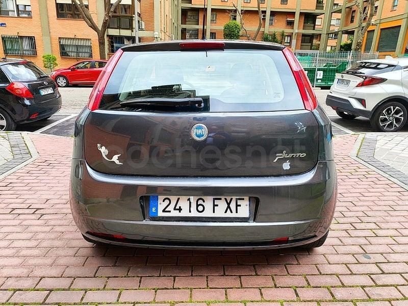 Usado Fiat Grande Punto Dynamic 95 CV (69 kW) 2007 Gris / plata Utilitario