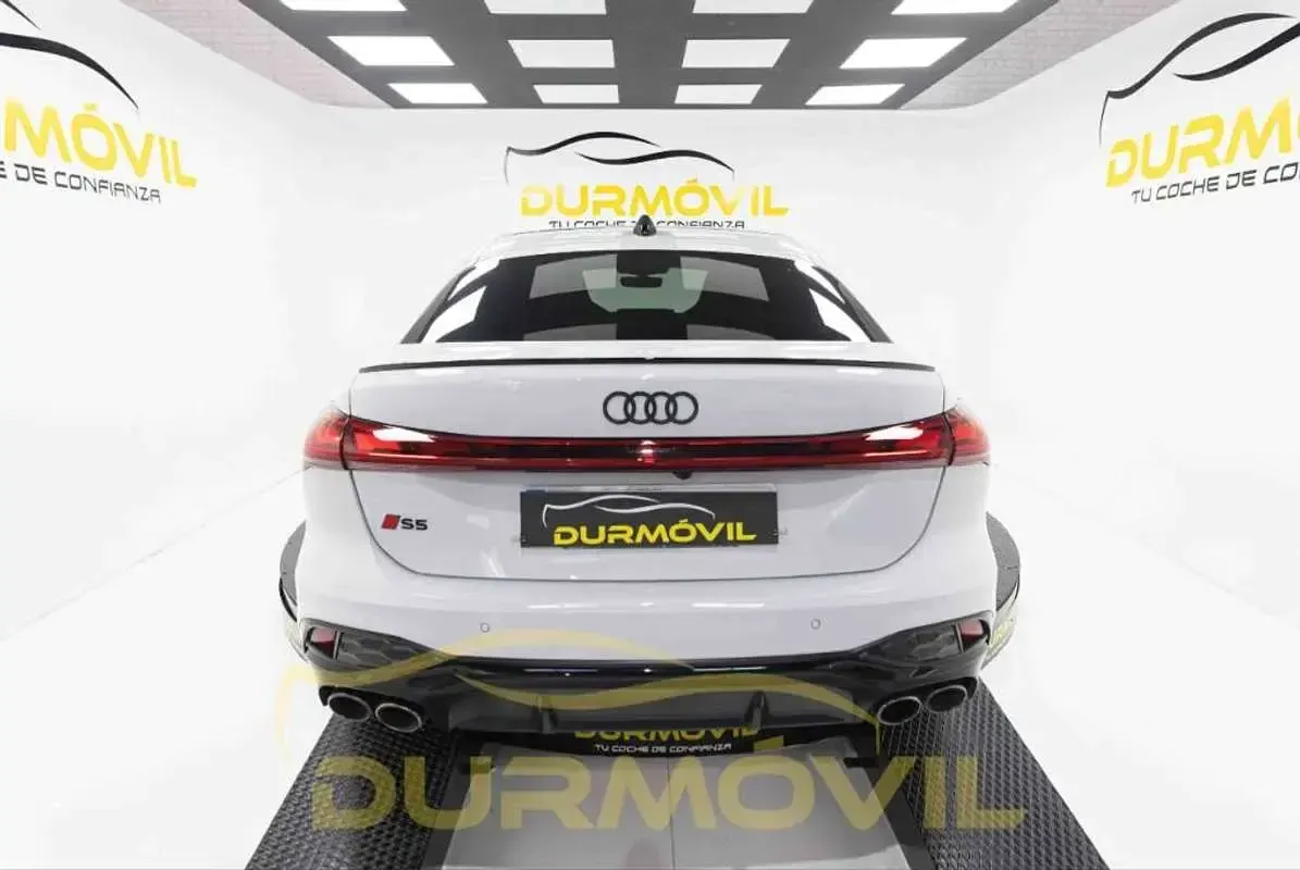 Usado Audi S5 367 CV (269 kW) 2024 Blanco Berlina