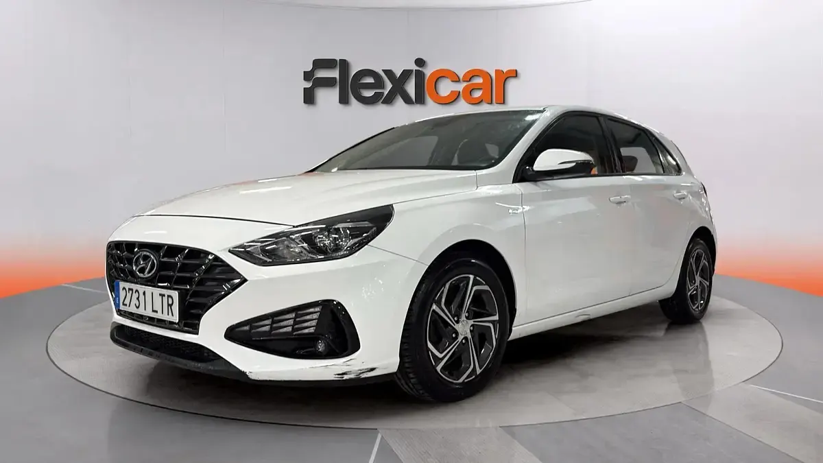 Usado Hyundai i30 120 CV (88 kW) 2021 Blanco Berlina