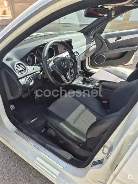Usado Mercedes C200 Avantgarde 136 CV (100 kW) 2011 Blanco Berlina