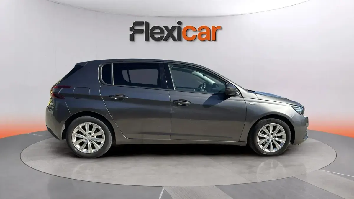 Usado Peugeot 308 Style 131 CV (96 kW) 2020 Gris Berlina