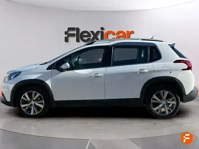Usado Peugeot 2008 Active 100 CV (73 kW) 2019 Blanco SUV