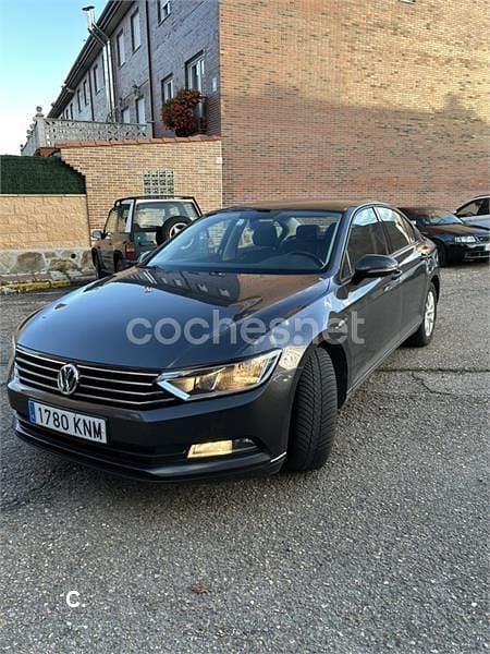 Gris / plata Usado 2018 VW Passat Advance Berlina | 8600 € (Buen precio) - Imagen 1/4