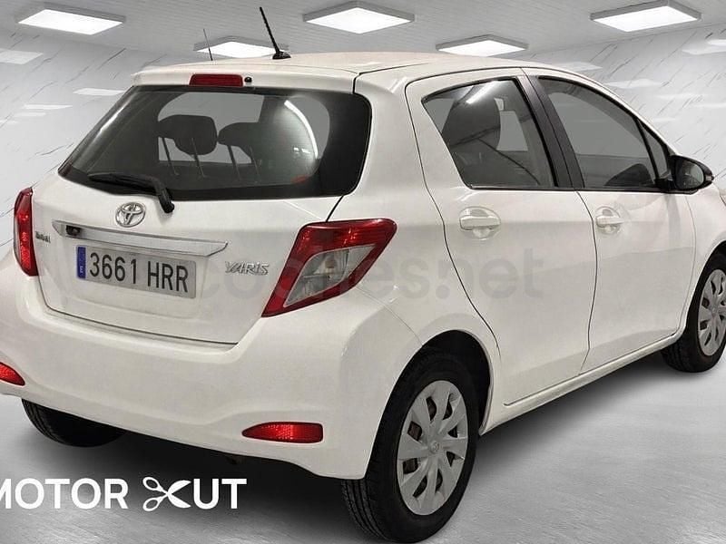 Usado Toyota Yaris Active 90 CV (66 kW) 2013 Blanco Utilitario