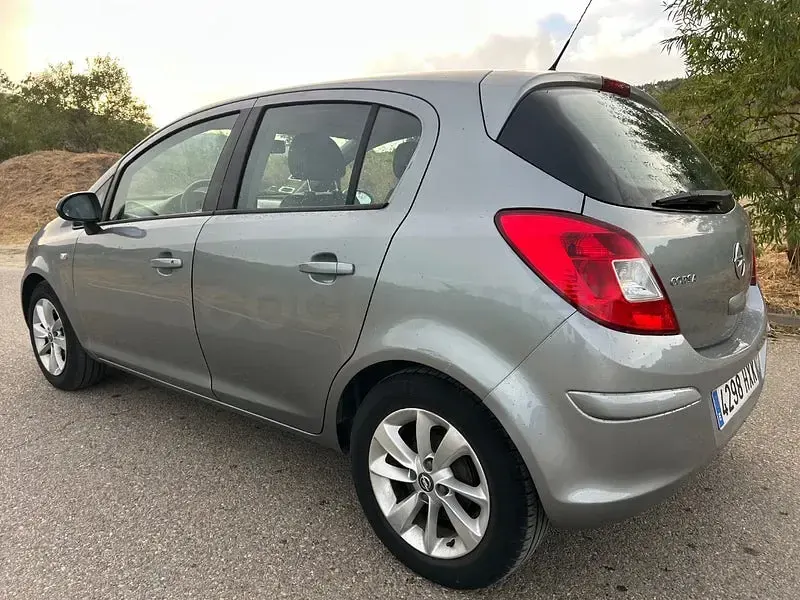 Usado Opel Corsa Expression 85 CV (62 kW) 2014 Gris / plata Utilitario
