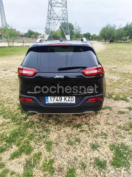 Usado Jeep Cherokee Limited 140 CV (102 kW) 2015 Negro SUV