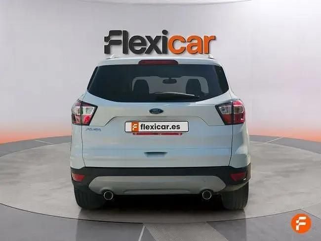 Usado Ford Kuga Trend+ 120 HP (88 kW) 2019 Branco SUV