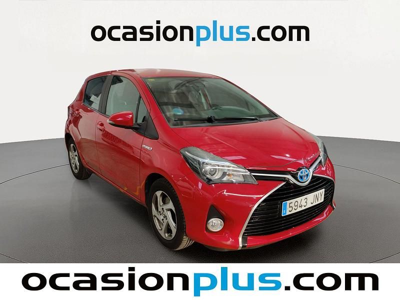Usado Toyota Yaris Active 100 CV (73 kW) 2016 Rojo