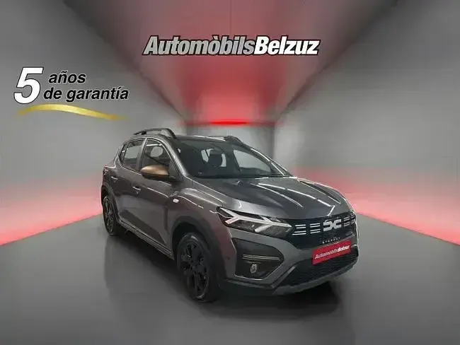 Usado Dacia Sandero Essentiel 101 CV (74 kW) 2025 Gris Utilitario