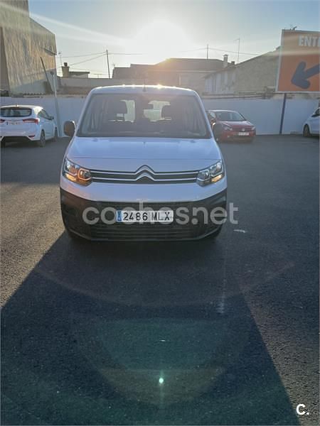 Usado Citroën Berlingo Live 102 CV (75 kW) 2023 Blanco Monovolumen