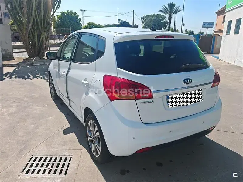 Usado Kia Venga 90 CV (66 kW) 2017 Blanco Utilitario