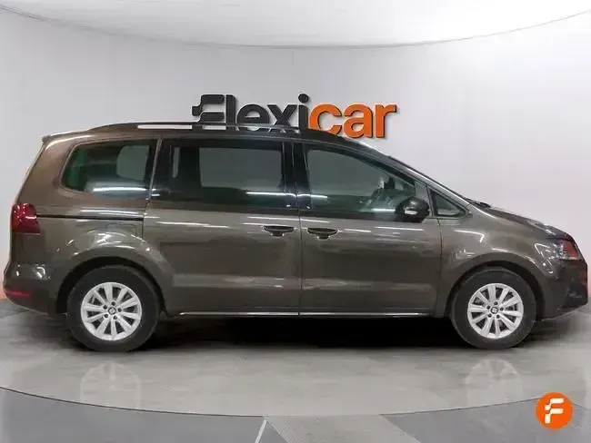 Usado Seat Alhambra Style 150 CV (110 kW) 2021 Marrón
