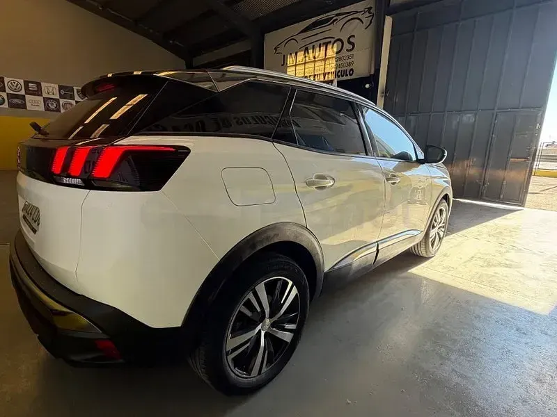 Usado Peugeot 3008 Allure 130 CV (95 kW) 2019 Blanco SUV
