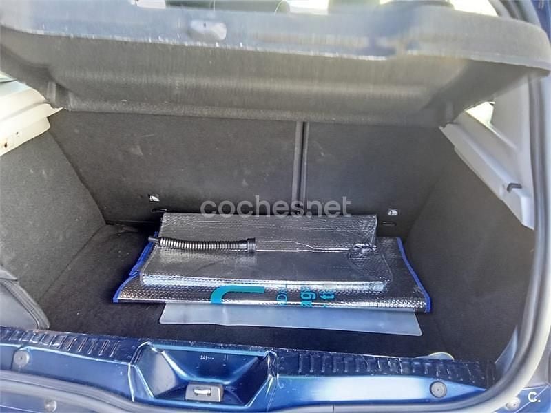 Usado Dacia Sandero Stepway 90 HP (66 kW) 2018 Azul Sedan