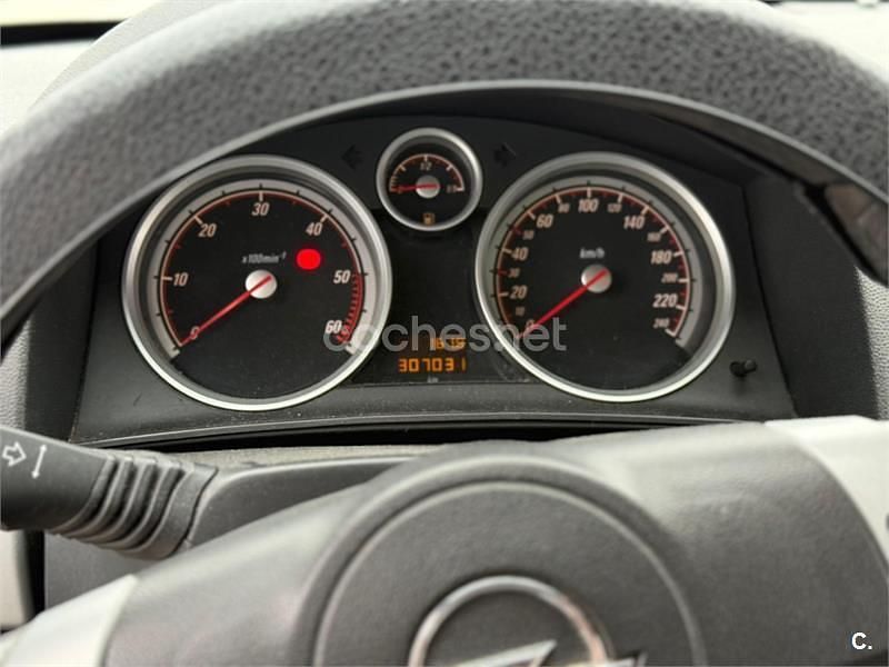 Blanco Usado 2007 Opel Astra Sport Berlina | 2000 € (Precio justo) - Imagen 1/4