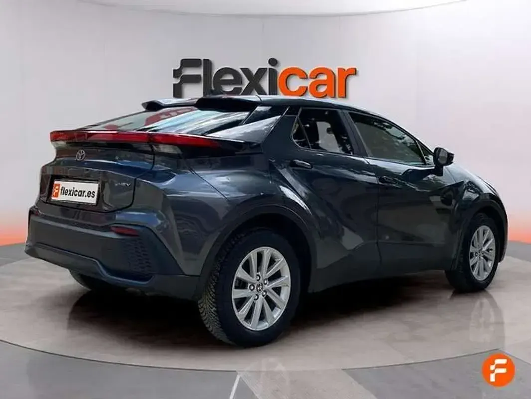 Usado Toyota C-HR Active 140 CV (102 kW) 2024 Gris SUV