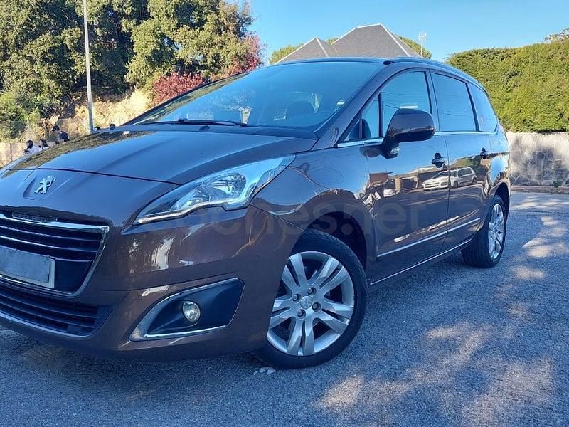 Usado Peugeot 5008 Allure 120 CV (88 kW) 2016 Marrón Monovolumen