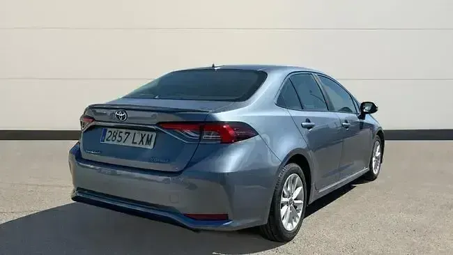 Usado Toyota Corolla Active 122 CV (89 kW) 2022 Gris Berlina