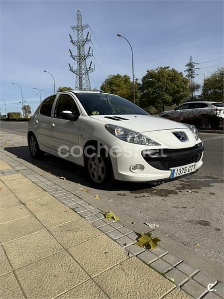 Usado Peugeot 206+ 70 CV (51 kW) 2010 Blanco Utilitario