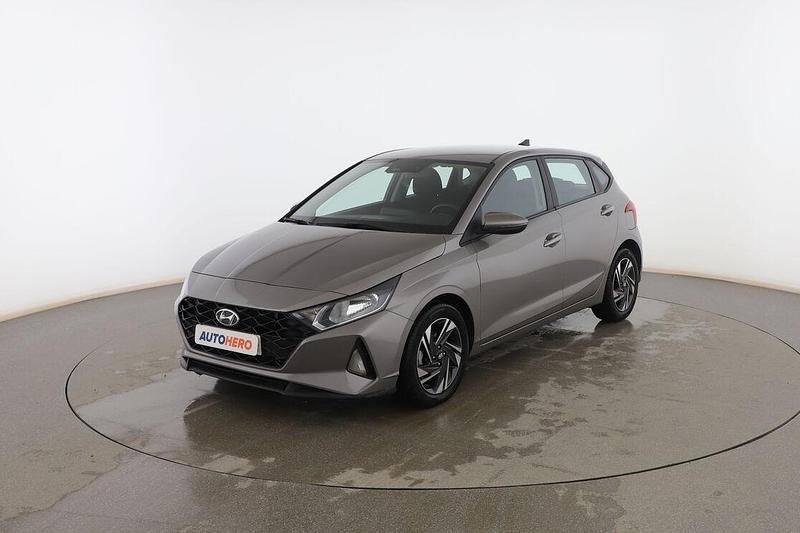 Usado Hyundai i20 101 CV (74 kW) 2022 Gris Utilitario
