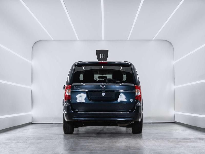 Usado Lancia Voyager Silver 177 CV (130 kW) 2014 Negro Monovolumen