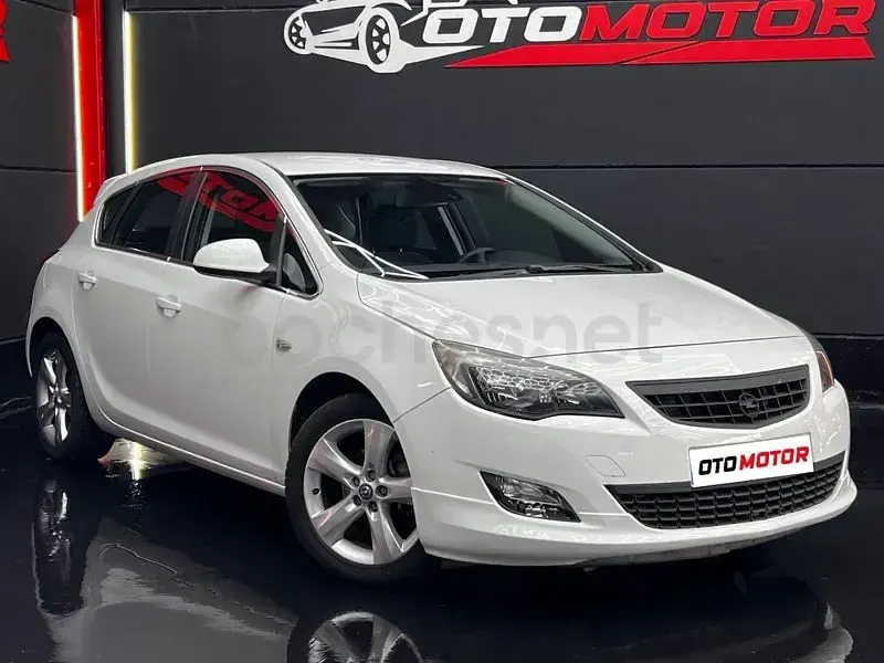 Usado Opel Astra Sport 140 CV (102 kW) 2010 Blanco Berlina