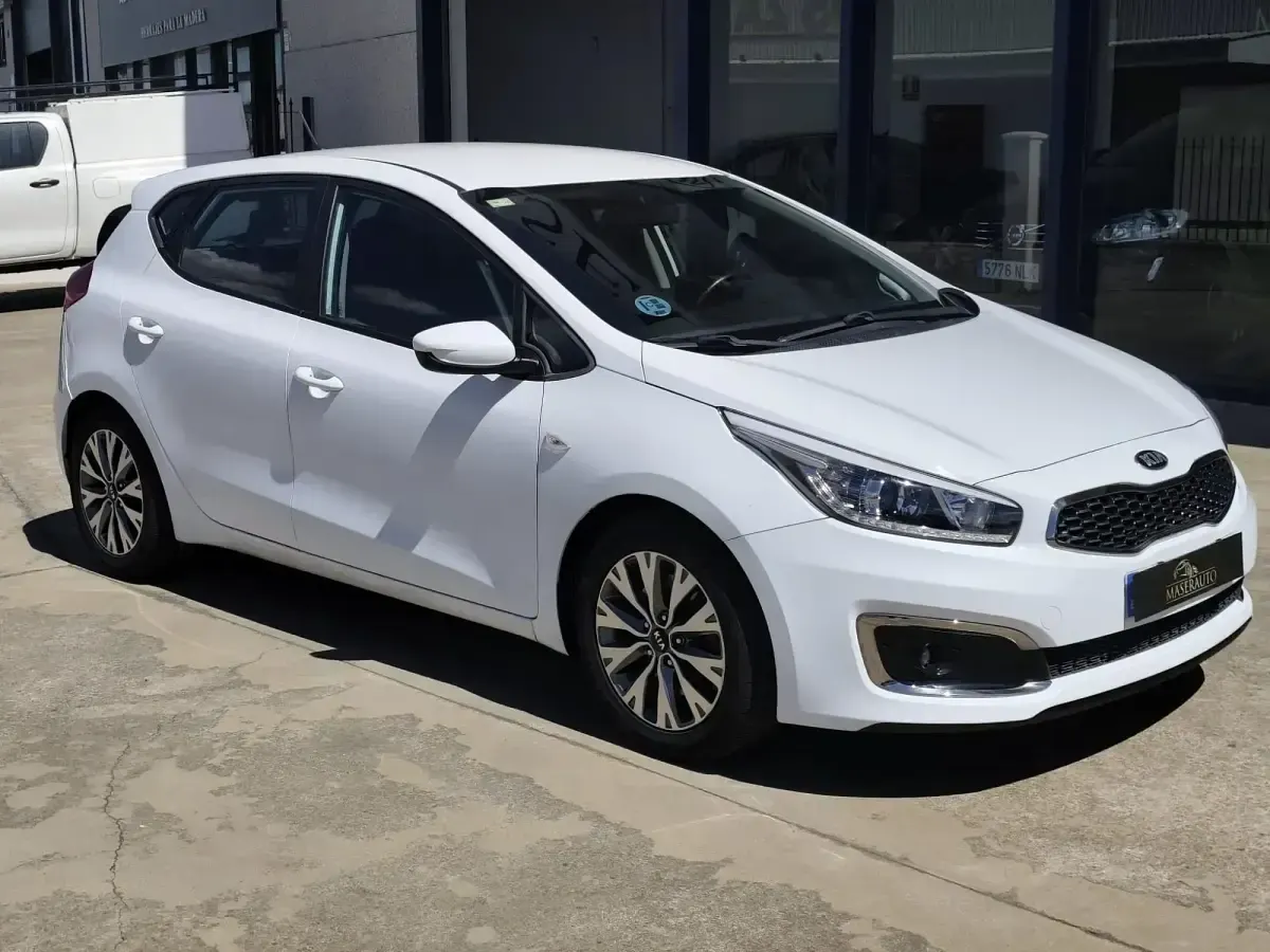 Usado Kia Ceed 100 CV (73 kW) 2018 Blanco Utilitario