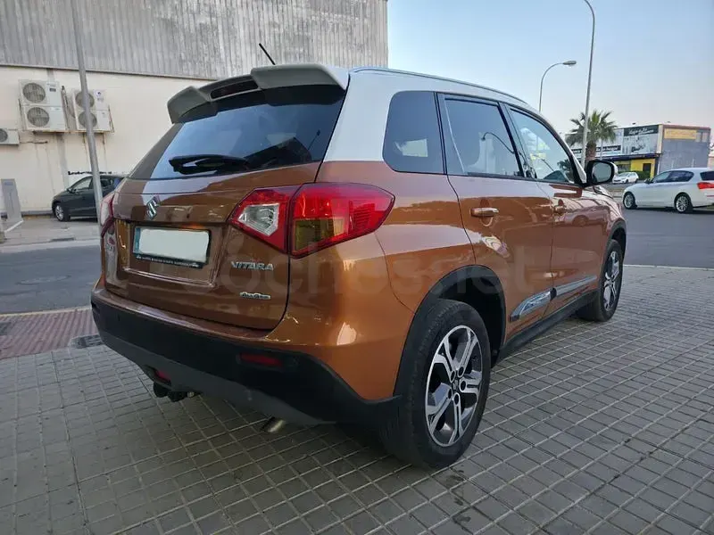 Usado Suzuki Vitara GLX 120 CV (88 kW) 2015 Naranja SUV