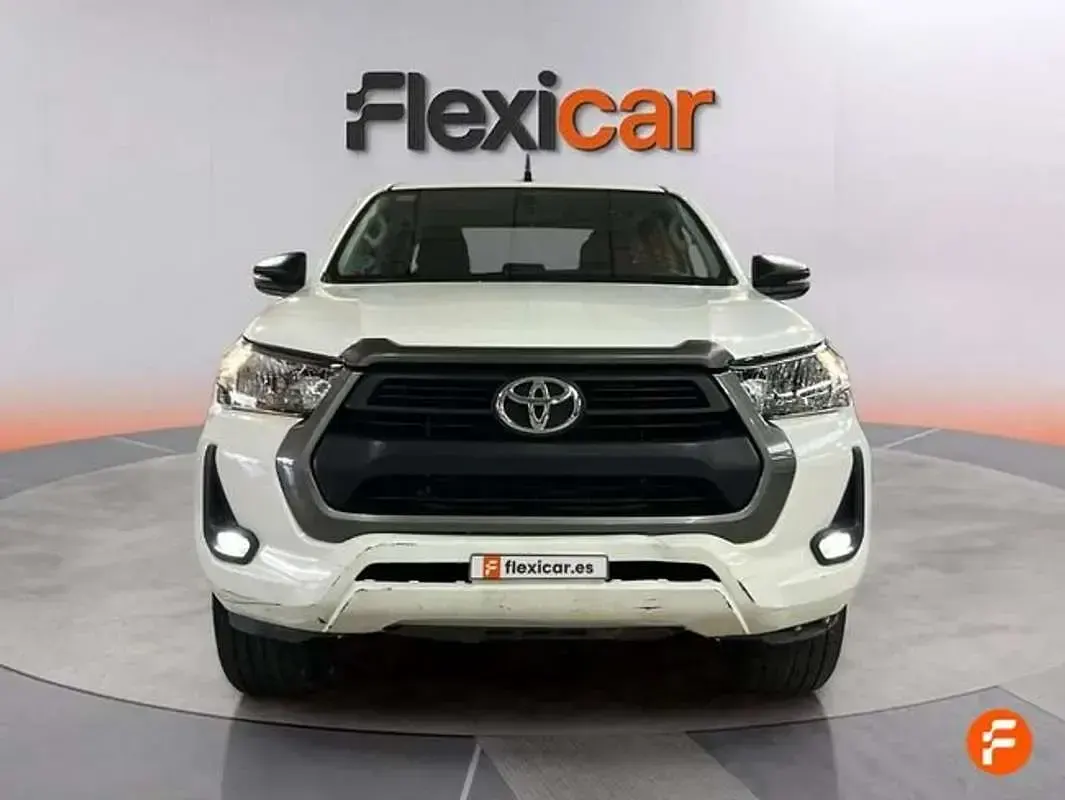 Usado Toyota HiLux 150 CV (110 kW) 2021 Blanco Pickup/Camioneta