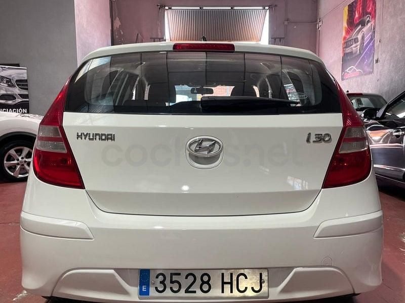Usado Hyundai i30 Comfort 109 CV (80 kW) 2011 Blanco Berlina