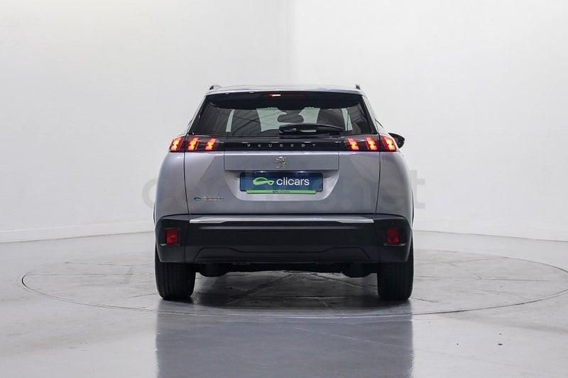 Usado Peugeot 2008 Allure 136 CV (100 kW) 2023 Gris / plata SUV