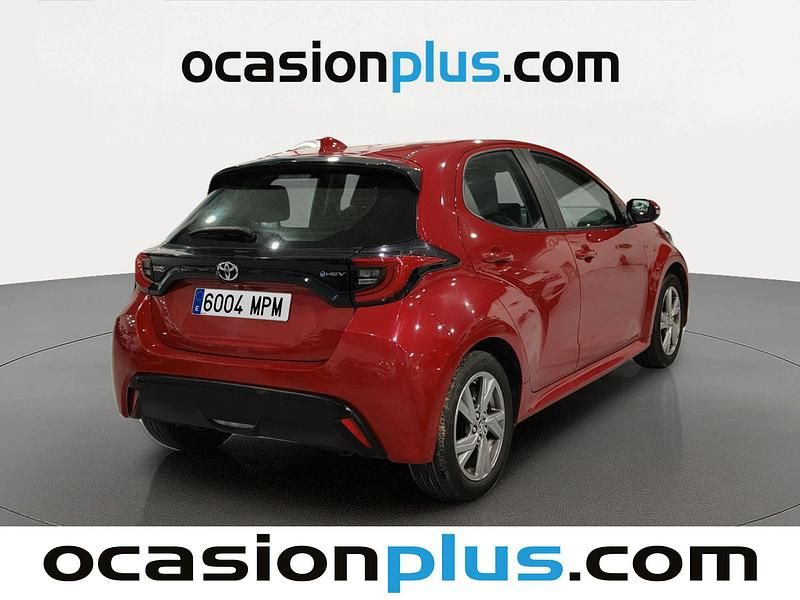 Usado Toyota Yaris Active 116 CV (85 kW) 2024 Rojo Utilitario