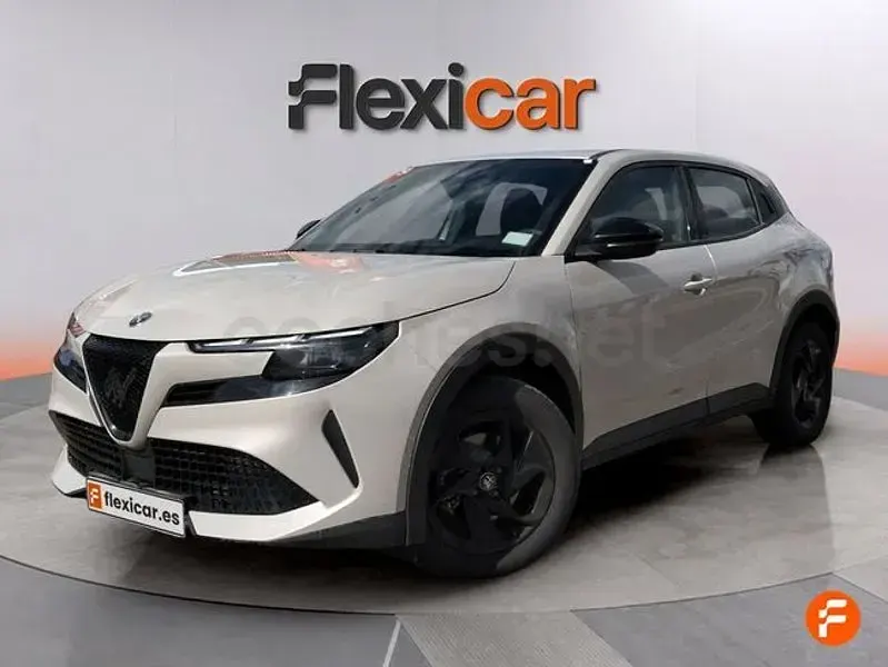 Usado Alfa Romeo Junior 136 CV (100 kW) 2025 Gris / plata SUV