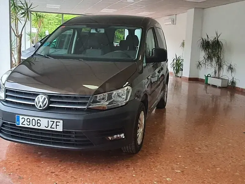 Usado VW Caddy Trendline 102 CV (75 kW) 2016 Marrón Monovolumen