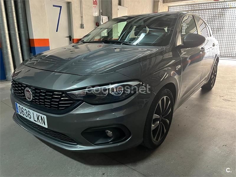 Usado Fiat Tipo Lounge 120 CV (88 kW) 2020 Gris / plata Berlina
