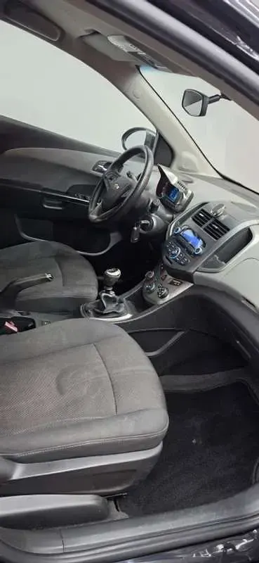 Usado Chevrolet Aveo LTZ 95 CV (69 kW) 2011 Negro Utilitario