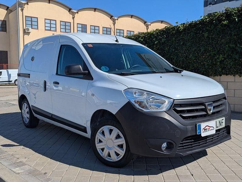 Usado Dacia Dokker Essentiel 107 CV (78 kW) 2021 Blanco Monovolumen