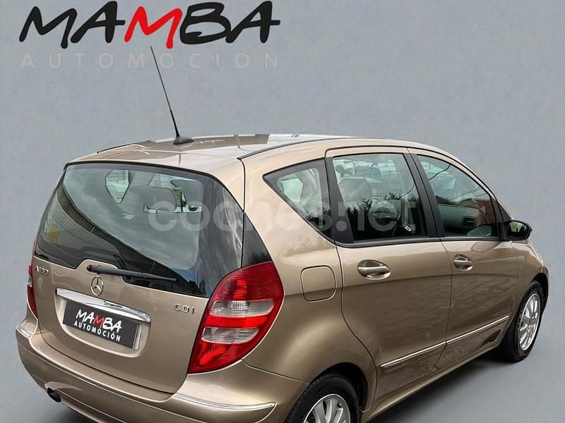 Usado Mercedes A180 Avantgarde 109 CV (80 kW) 2004 Beige Monovolumen