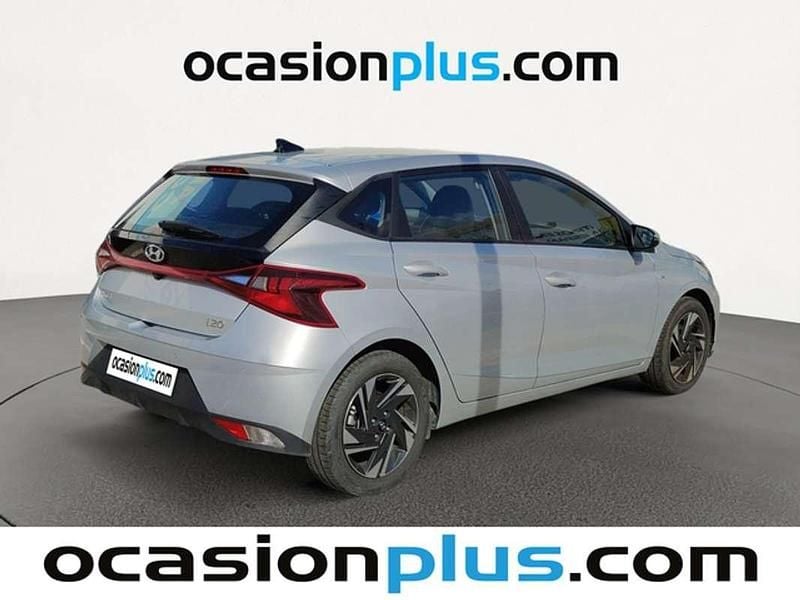 Usado Hyundai i20 101 CV (74 kW) 2022 Plateado Utilitario