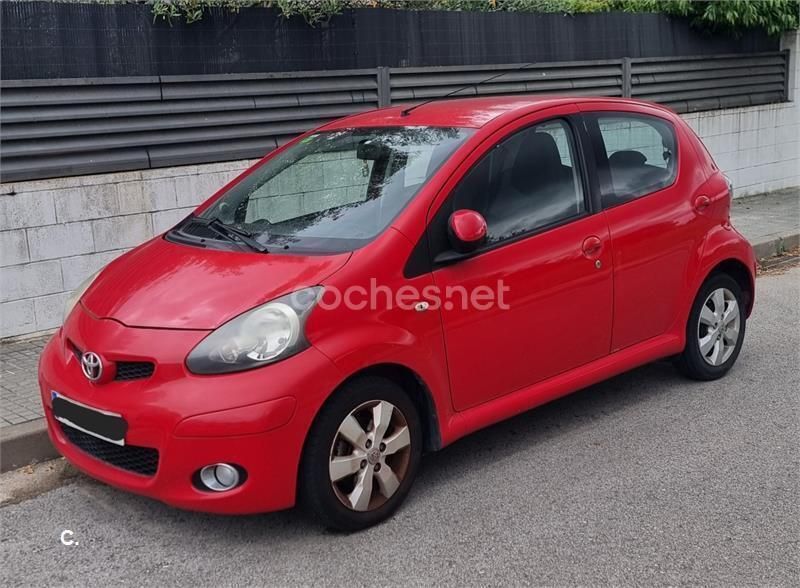 Rojo Usado 2011 Toyota Aygo Connect Style Utilitario | 5000 € (Precio justo) - Imagen 1/4