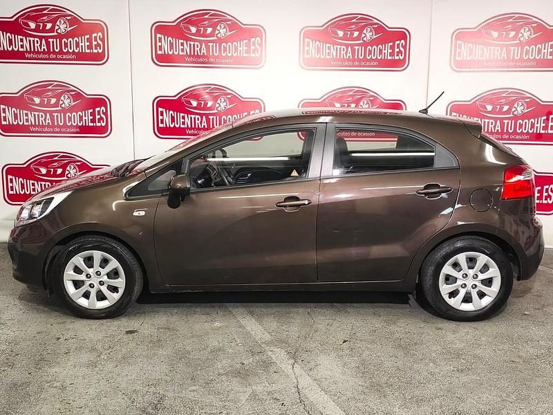 Usado Kia Rio 86 CV (63 kW) 2014 Marrón Utilitario