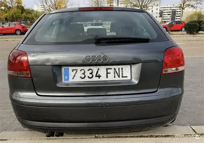 Usado Audi A3 Ambiente 105 CV (77 kW) 2007 Gris / plata Utilitario