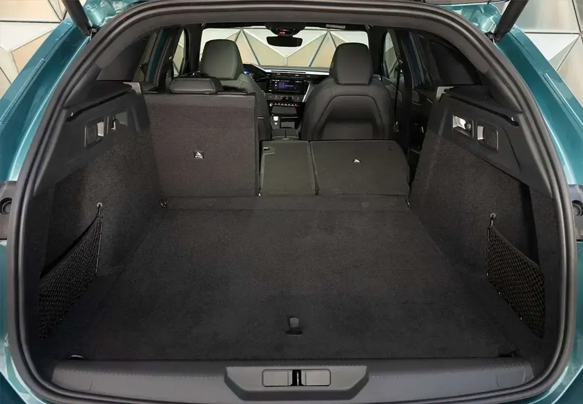 Usado Peugeot 308 SW Allure 131 CV (96 kW) 2024 Gris Familiar
