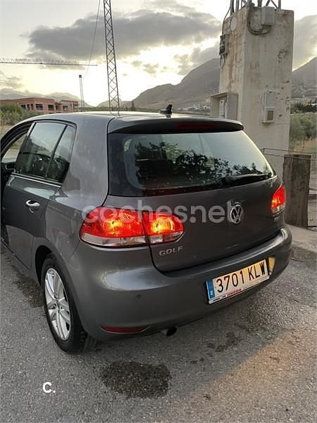 Usado VW Golf VII Advance 105 CV (77 kW) 2012 Gris / plata Berlina