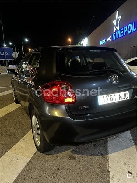 Usado Toyota Auris 97 CV (71 kW) 2009 Gris / plata Berlina