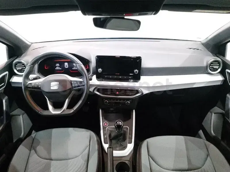 Usado Seat Ibiza 110 CV (80 kW) 2024 Gris / plata Utilitario