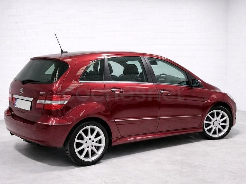Usado Mercedes B200 140 CV (102 kW) 2007 Granate Monovolumen